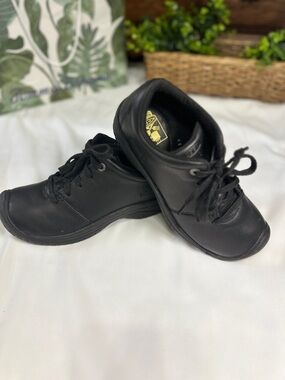 KEEN Black Lace-Up Comfort Work Shoes size 9.5(women) 8(men)